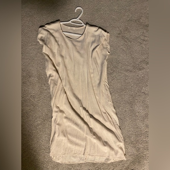 Cream linen dress with pockets. - Picture 3 of 3